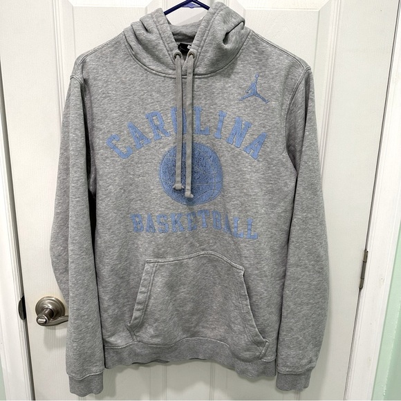 Nike Heathered Gray North Carolina Tar Heels Jordan Basketball Pullover Hoodie - Picture 2 of 9